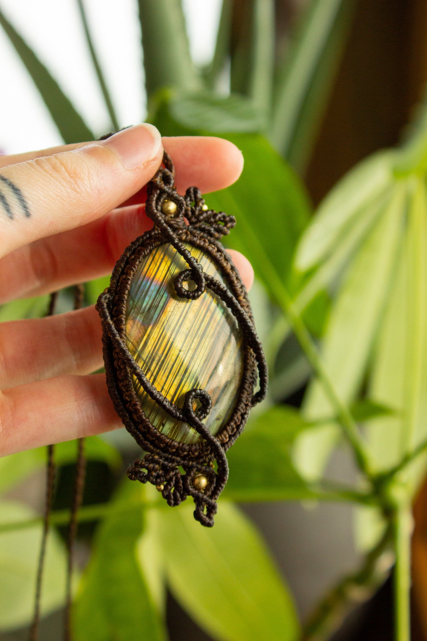 Sydney • Labradorite macrame necklace