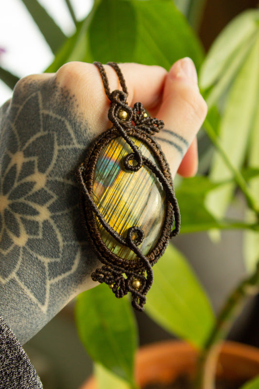 Sydney • Labradorite macrame necklace