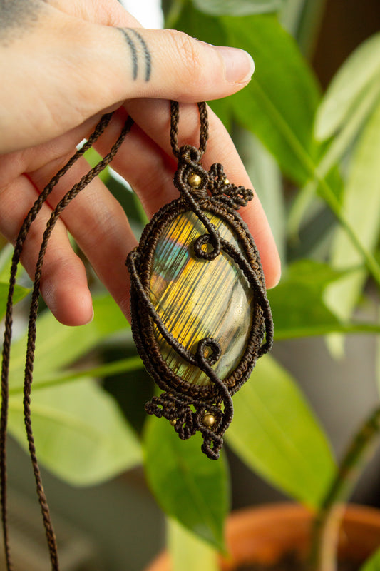 Sydney • Labradorite macrame necklace