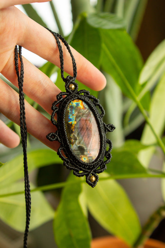 Laura • Purple Labradorite macrame necklace