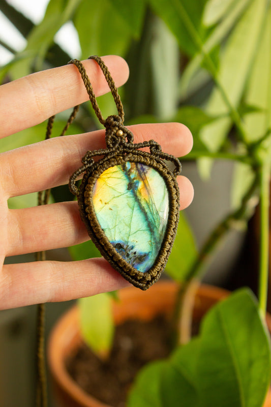 Claire • Labradorite macrame necklace