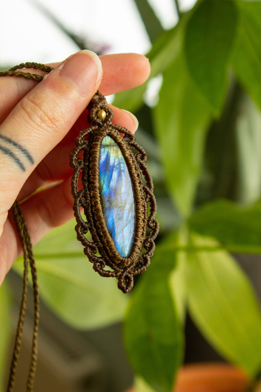 Linda • Labradorite macrame necklace