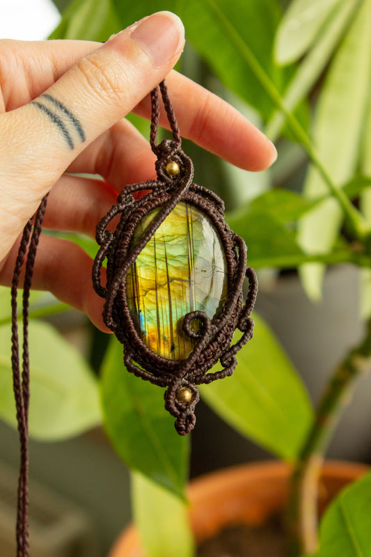 Athena • Labradorite macrame necklace
