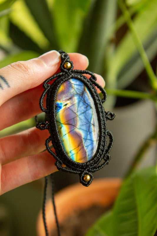Iris • Labradorite macrame necklace
