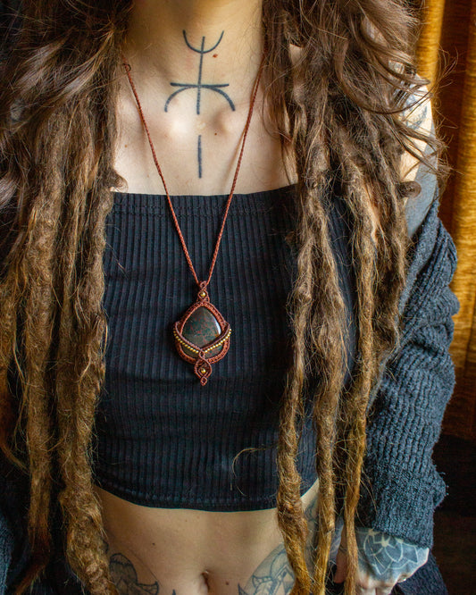 Atenas • Bloodstone macrame necklace