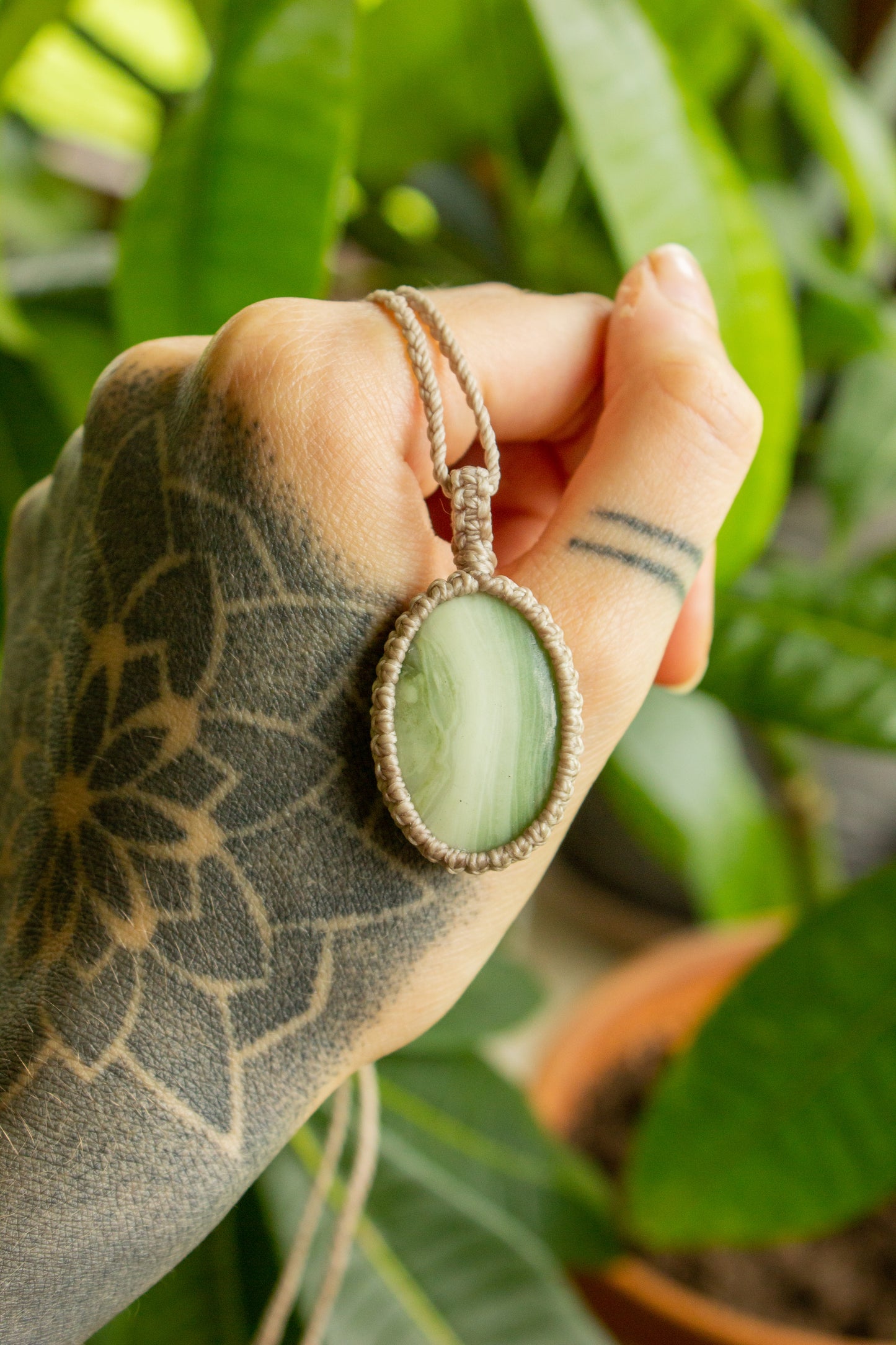 Mona • Serpentine macrame necklace