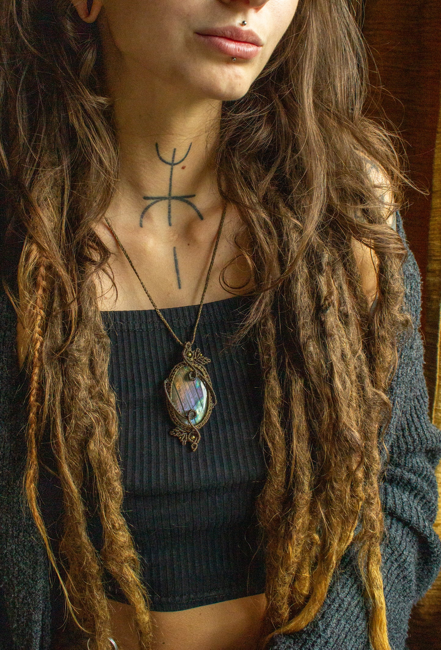 Kamelia • Purple Labradorite macrame necklace