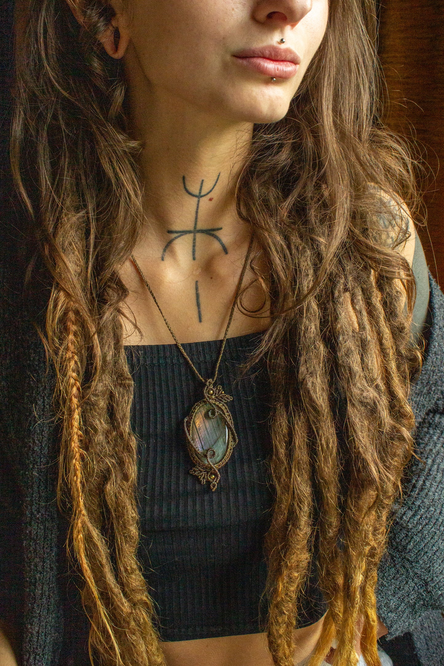 Kamelia • Purple Labradorite macrame necklace