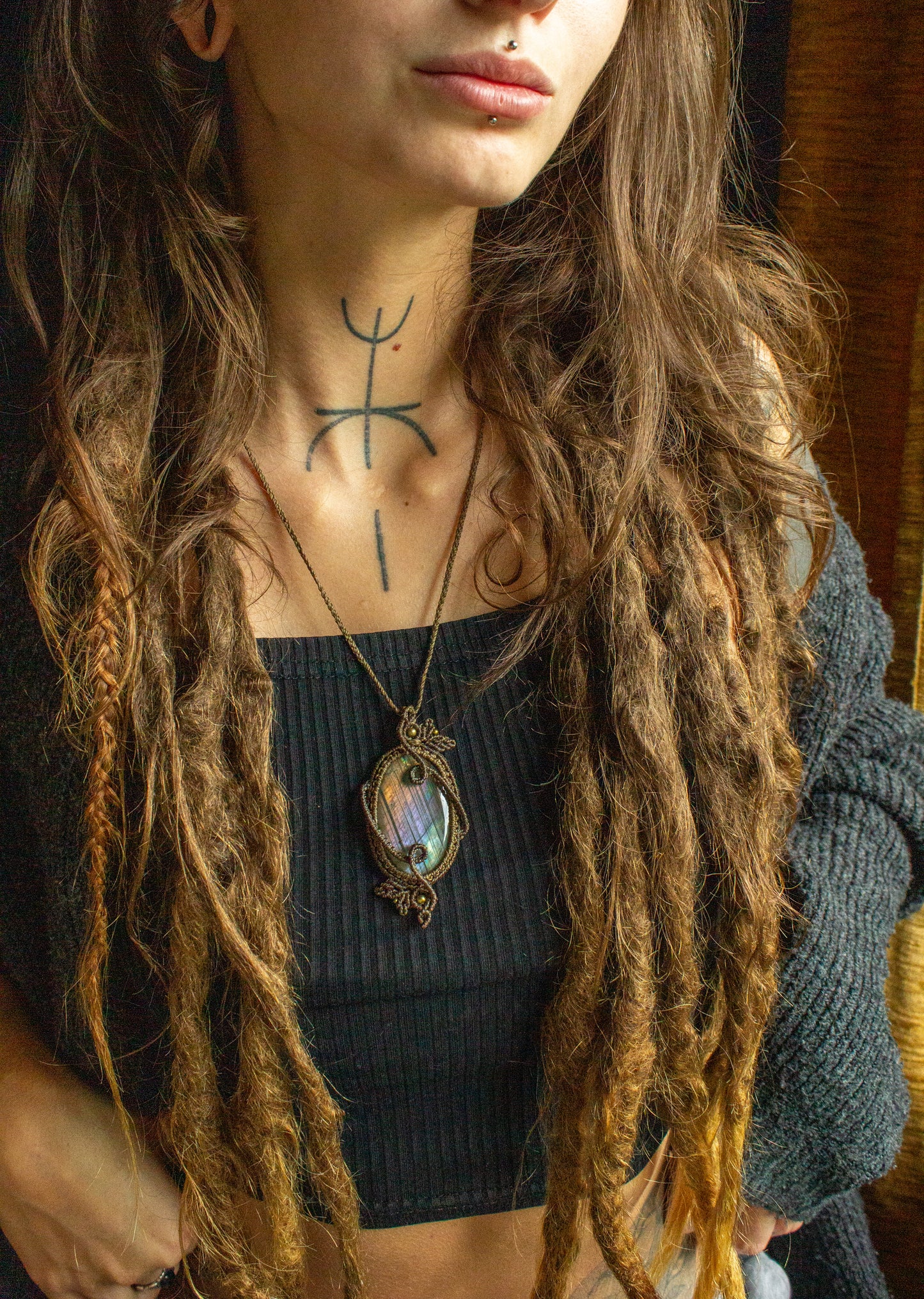 Kamelia • Purple Labradorite macrame necklace