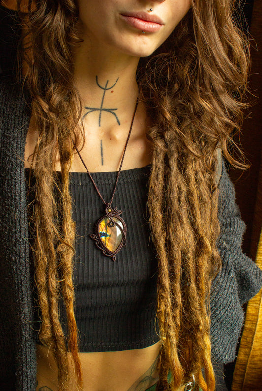 Jolie • Labradorite macrame necklace