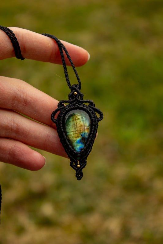 Labradorite • macrame necklace