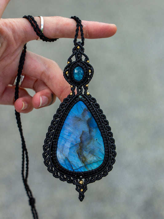 Apatite & Labradorite macrame necklace