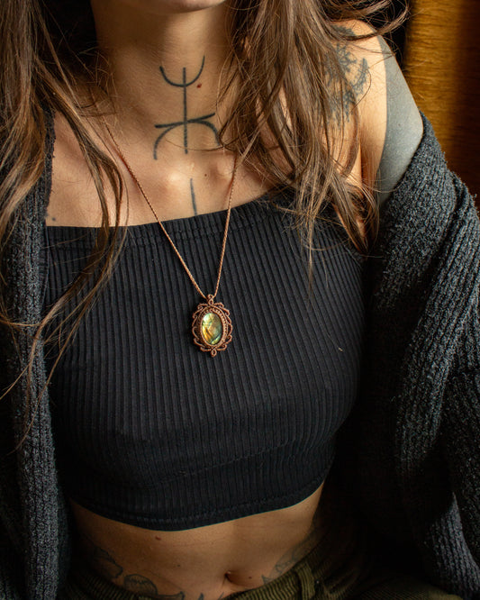 Labradorite • macrame necklace