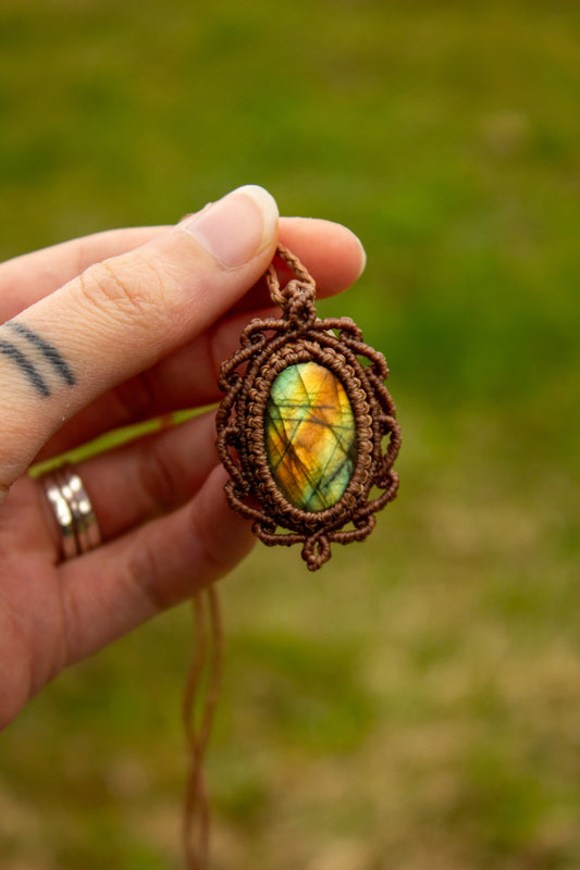 Labradorite • macrame necklace