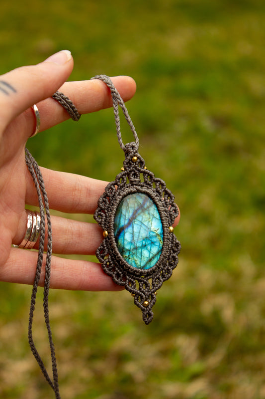 Labradorite • macrame necklace