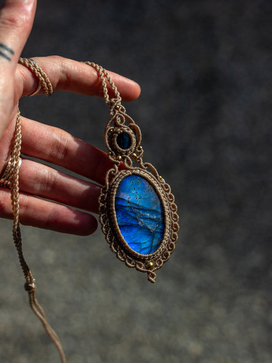 Kyanite & Labradorite macrame necklace