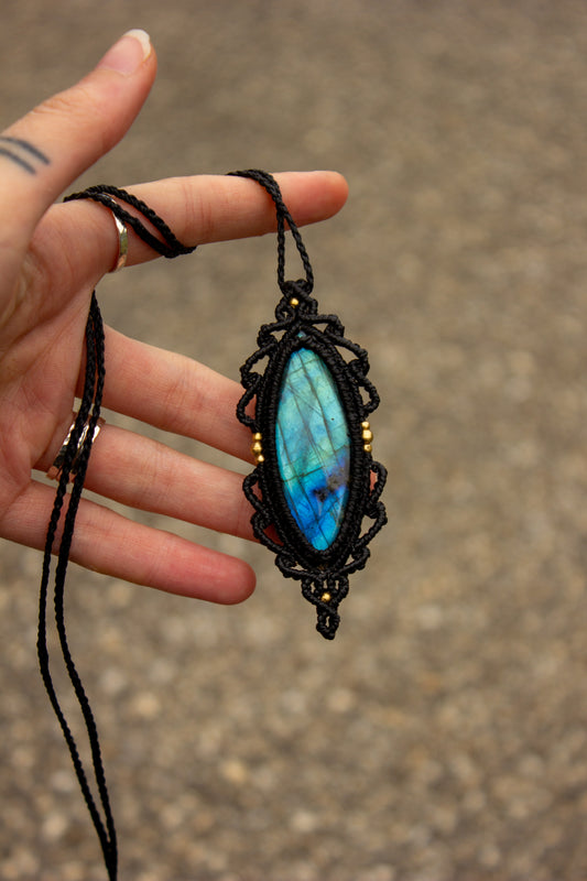 Labradorite • macrame necklace
