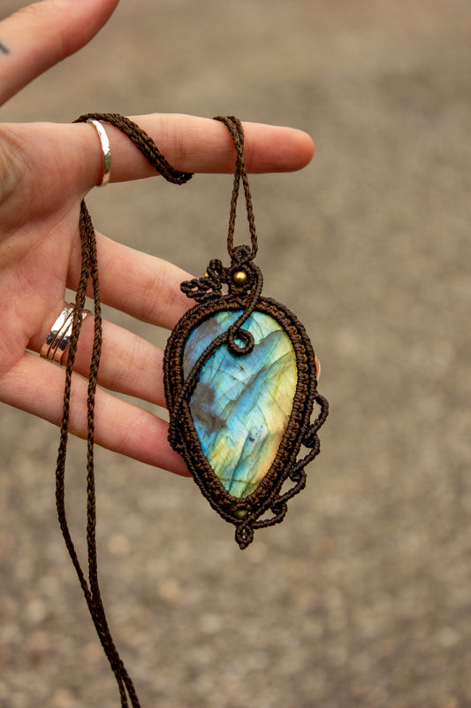 Labradorite • macrame necklace