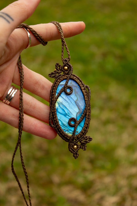 Labradorite • macrame necklace