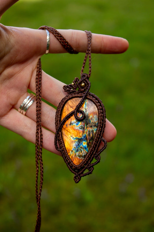 Labradorite • macrame necklace