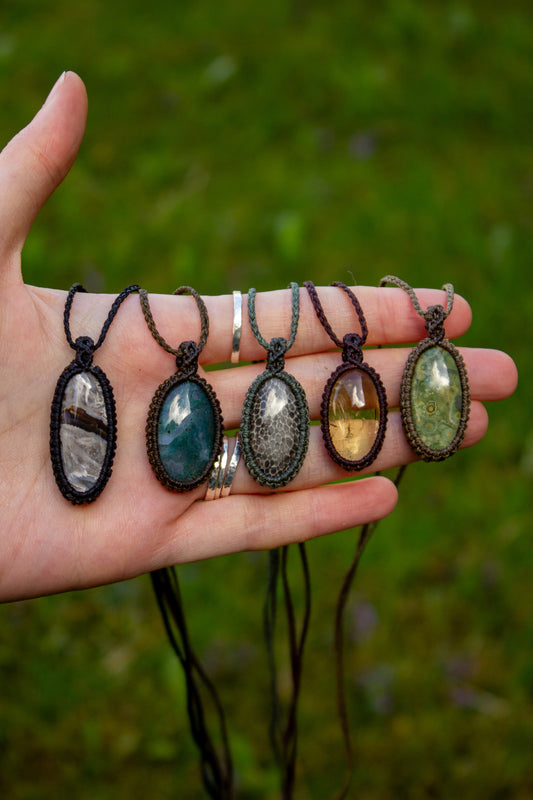 simple macrame necklace