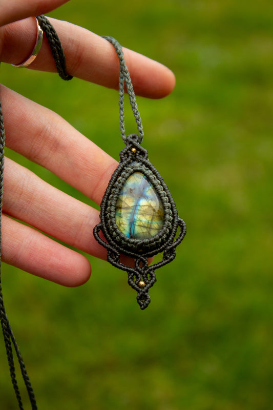 Labradorite • macrame necklace