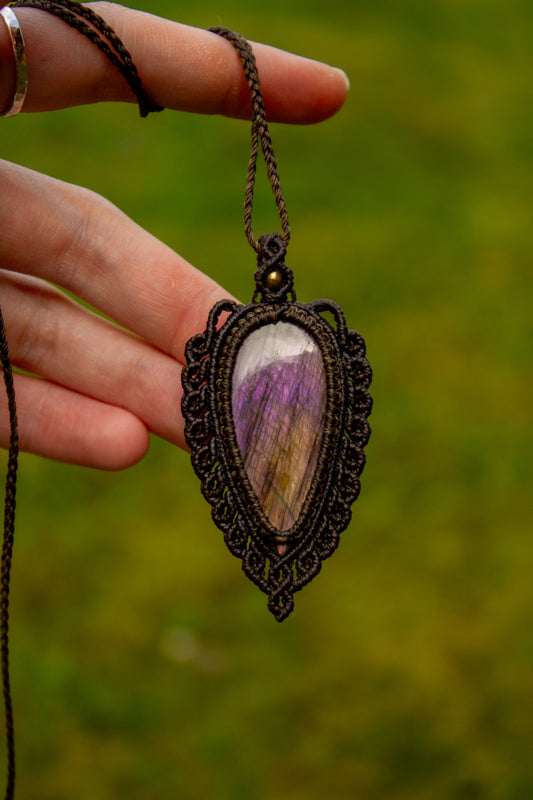 Labradorite macrame necklace