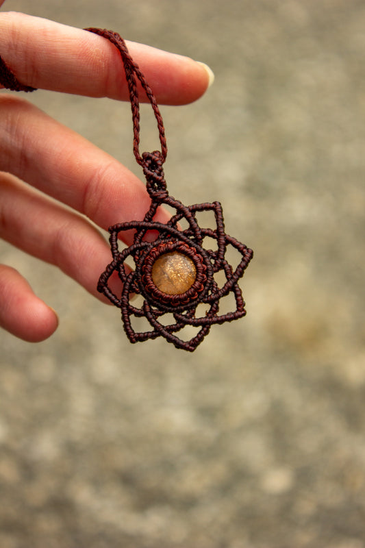 Confetti Sunstone macrame necklace