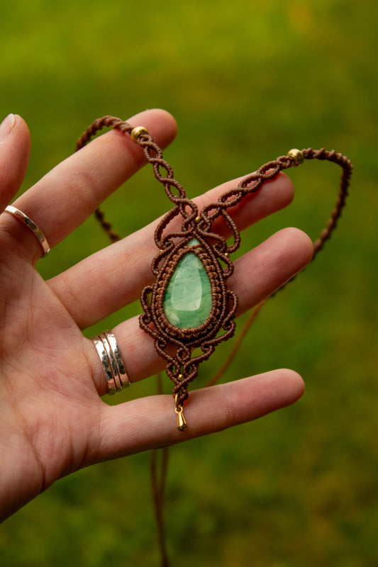 Chrysoprase macrame necklace