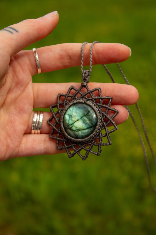 Labradorite macrame necklace