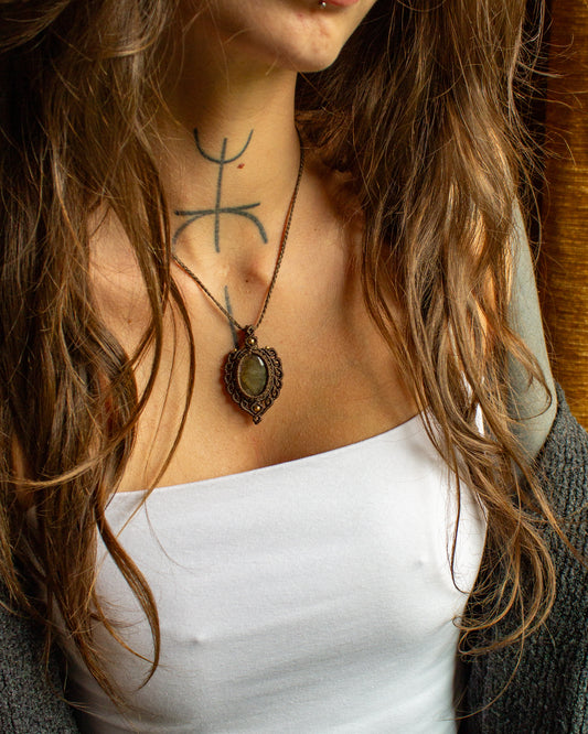 Labradorite macrame necklace