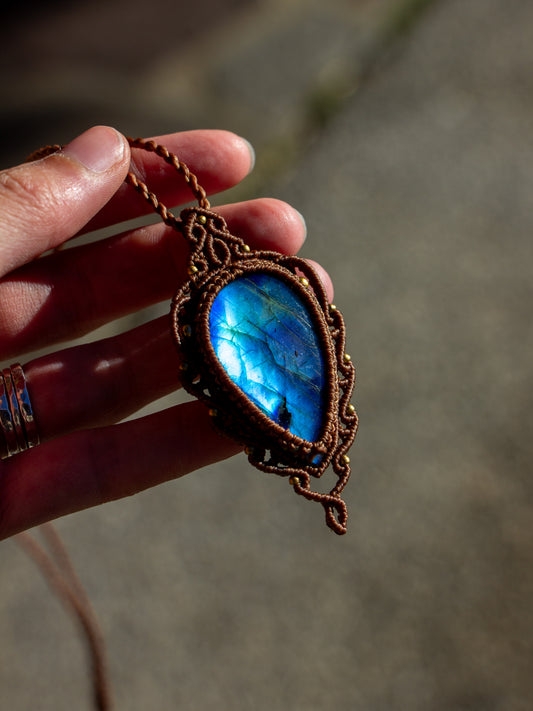 Labradorite macrame necklace
