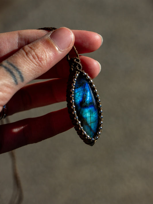 Labradorite macrame necklace