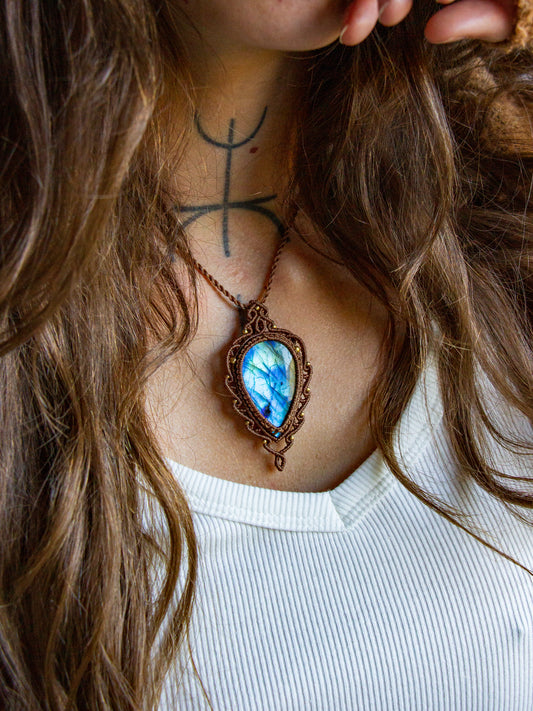 Labradorite macrame necklace
