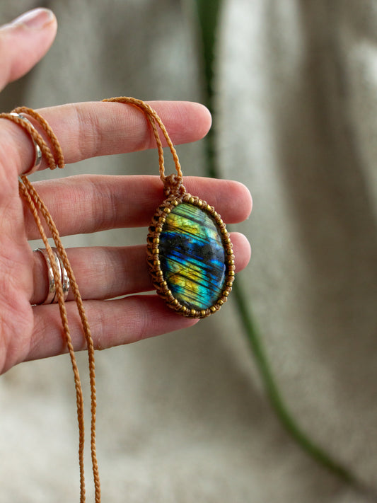 Labradorite macrame necklace