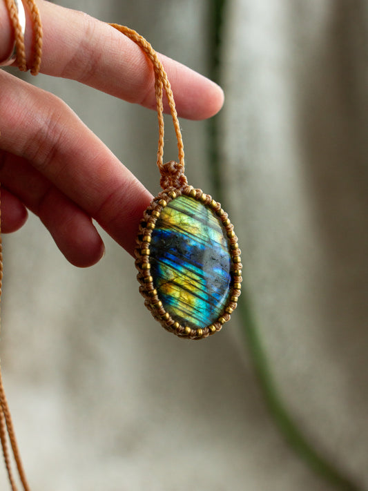 Labradorite macrame necklace