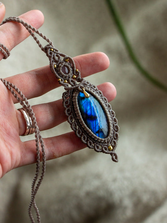 Grey Moonstone & Labradorite macrame necklace