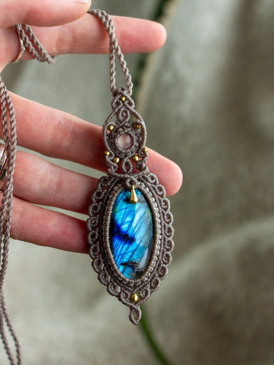 Grey Moonstone & Labradorite macrame necklace
