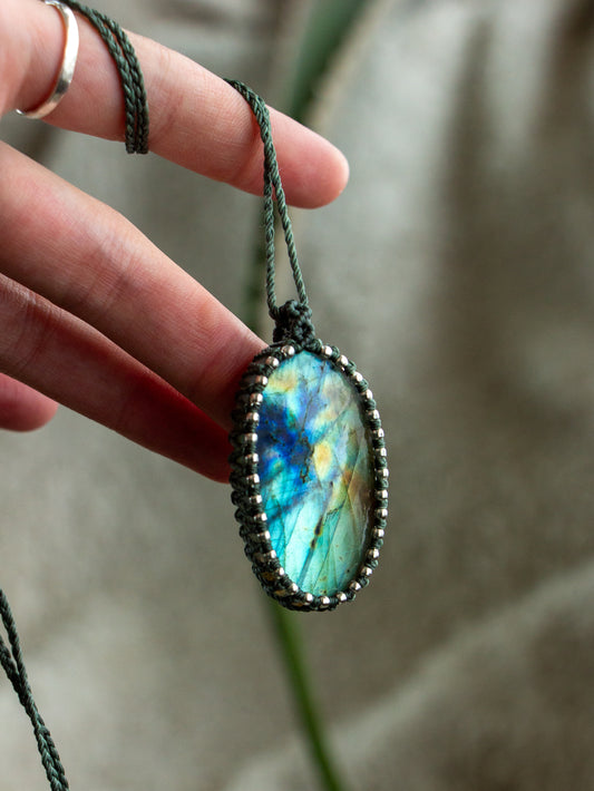 Labradorite macrame necklace