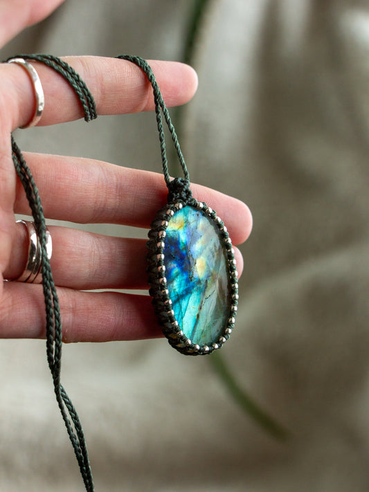 Labradorite macrame necklace