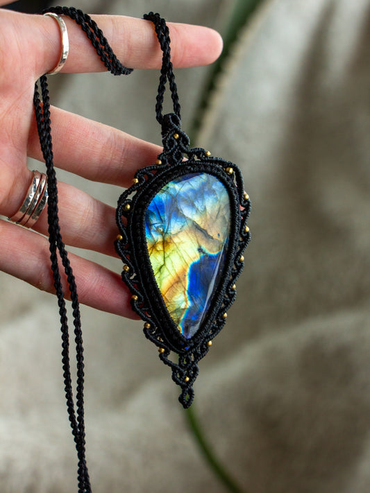 Labradorite macrame necklace