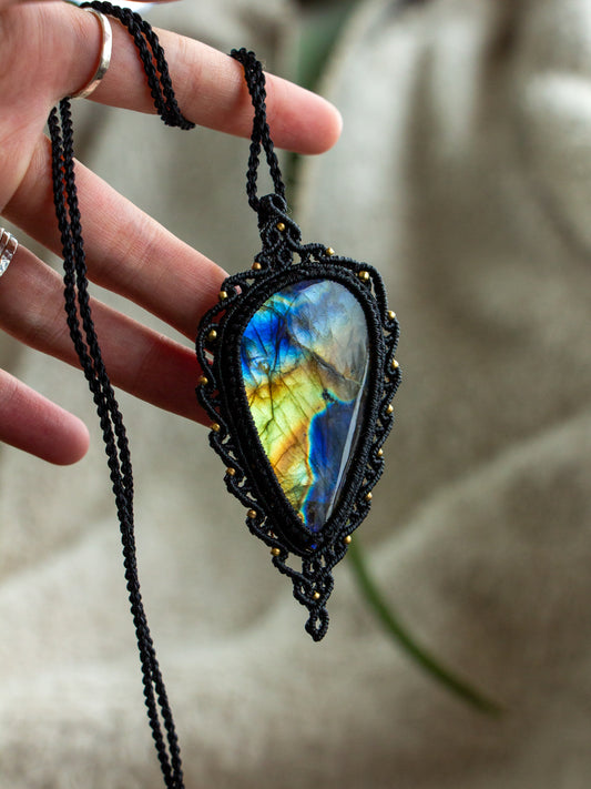 Labradorite macrame necklace