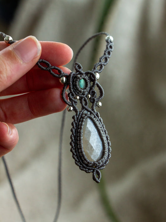 Labradorite & Grey Moonstone macrame necklace