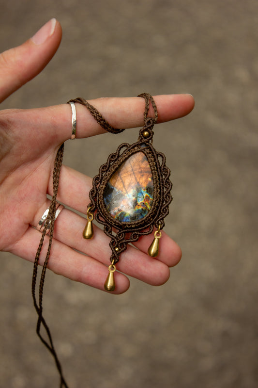 Labradorite macrame necklace
