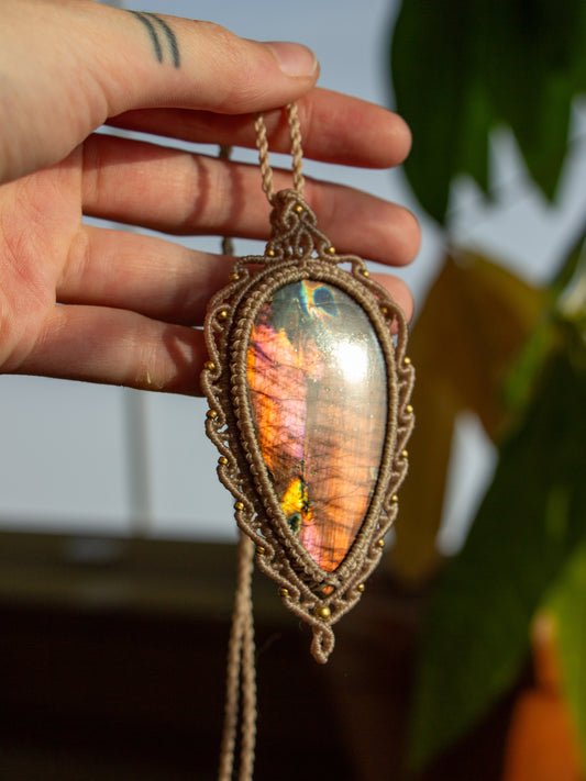 Labradorite macrame necklace