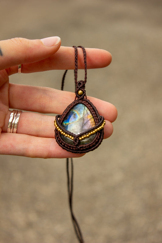 Labradorite macrame necklace