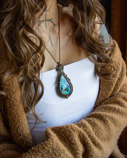 Moss Agate & Labradorite macrame necklace