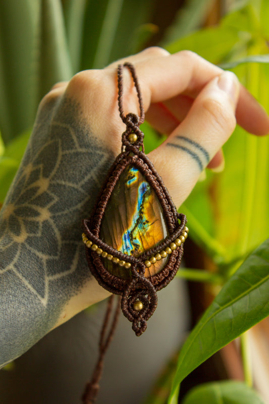 Cairo • Labradorite macrame necklace