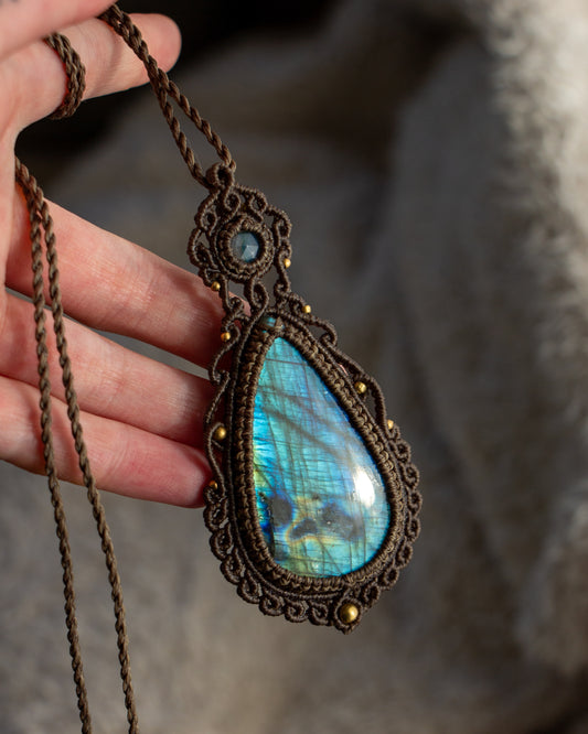 Moss Agate & Labradorite macrame necklace