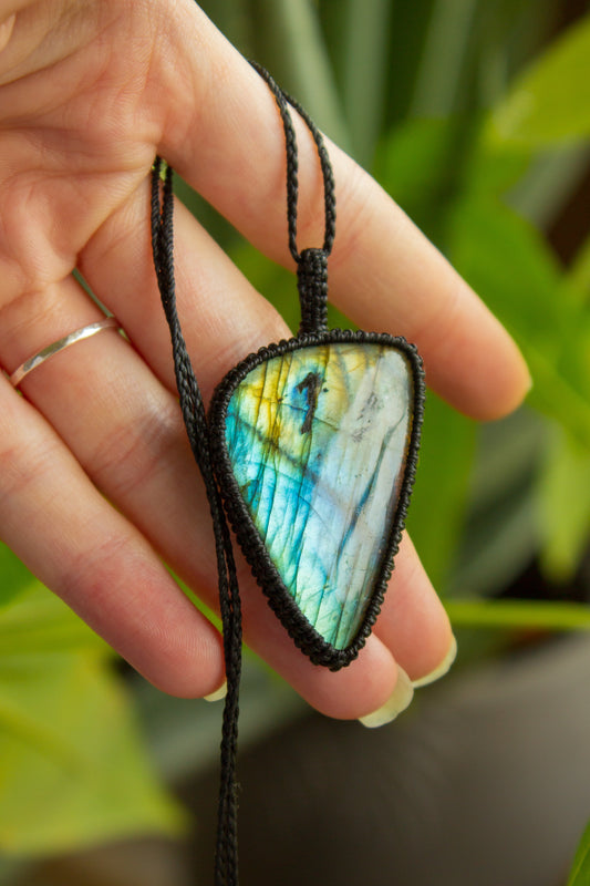 Labradorite macrame necklace